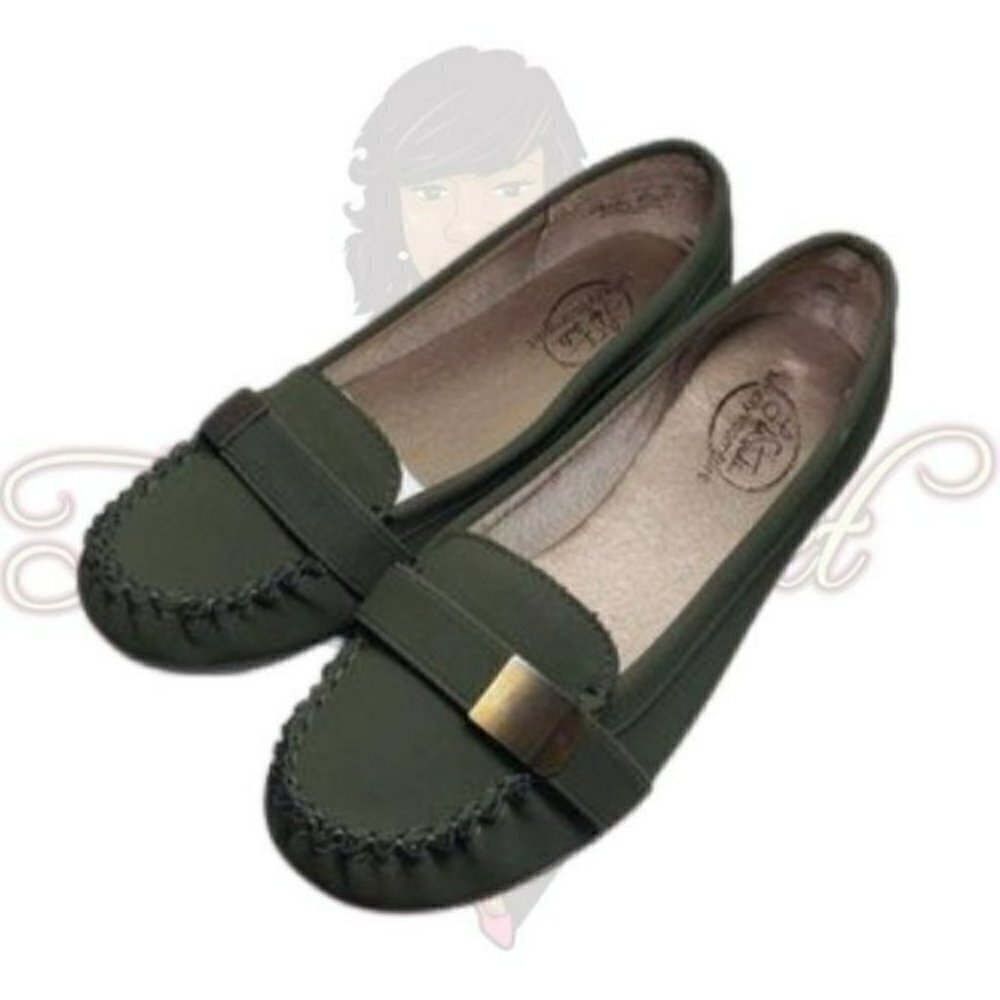 Life Stride Randi Green Closed Round Toe Flats